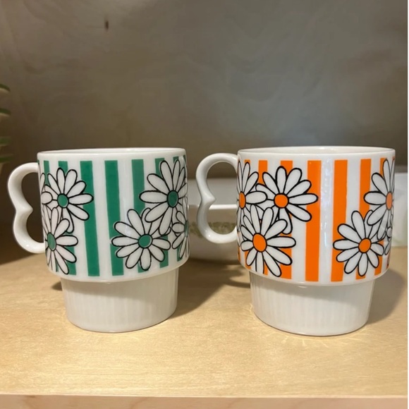 Pair of Vintage Stacking Coffee Tea Cups - Picture 9 of 9